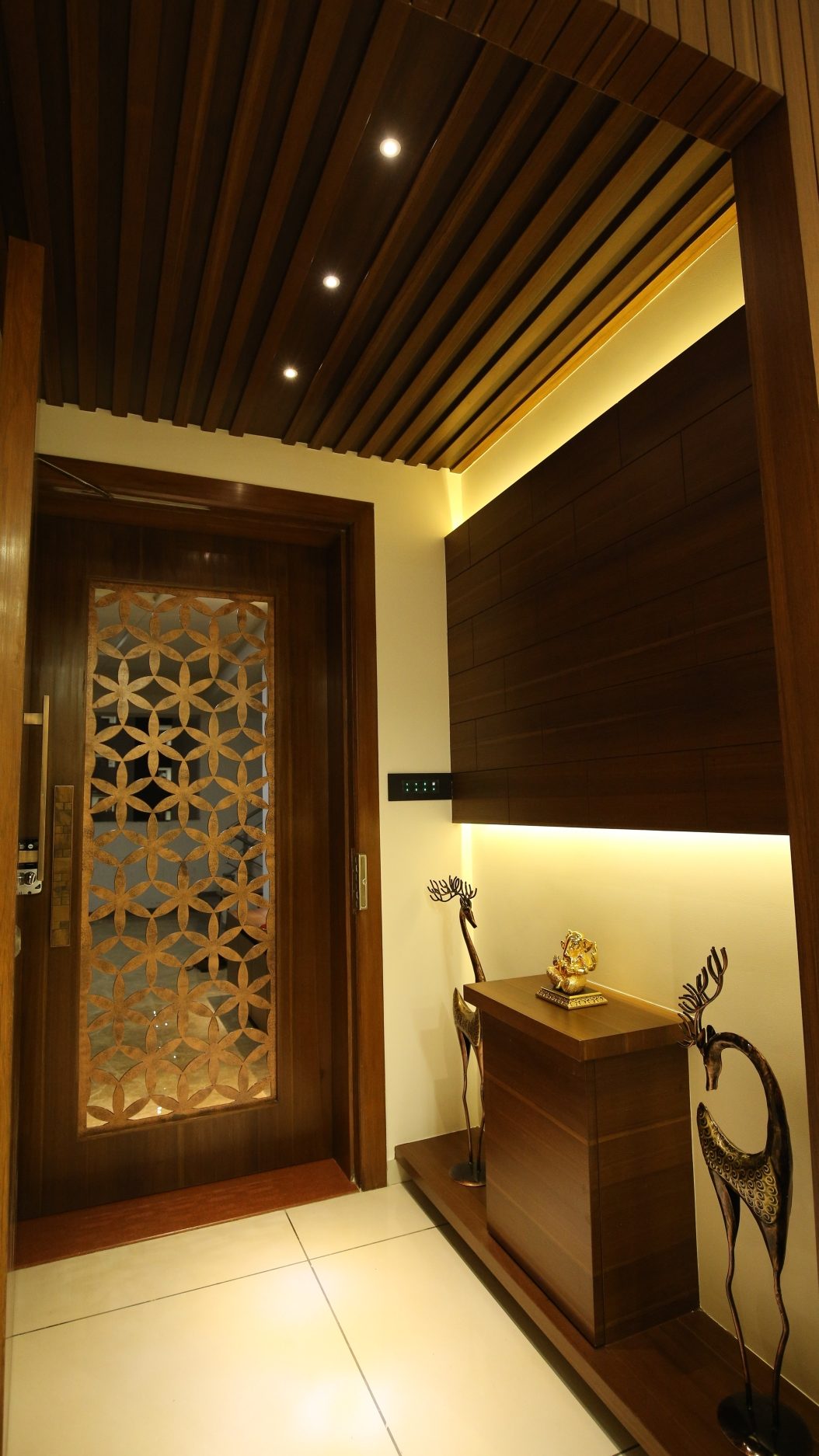 Jiteshbhai  Pramukh YogThe experience of a dream world steeped in the Indian architectural tradition, in a Dumas silhouetted by the sea. - ArtqoraWe make your dream house - We make your dream house